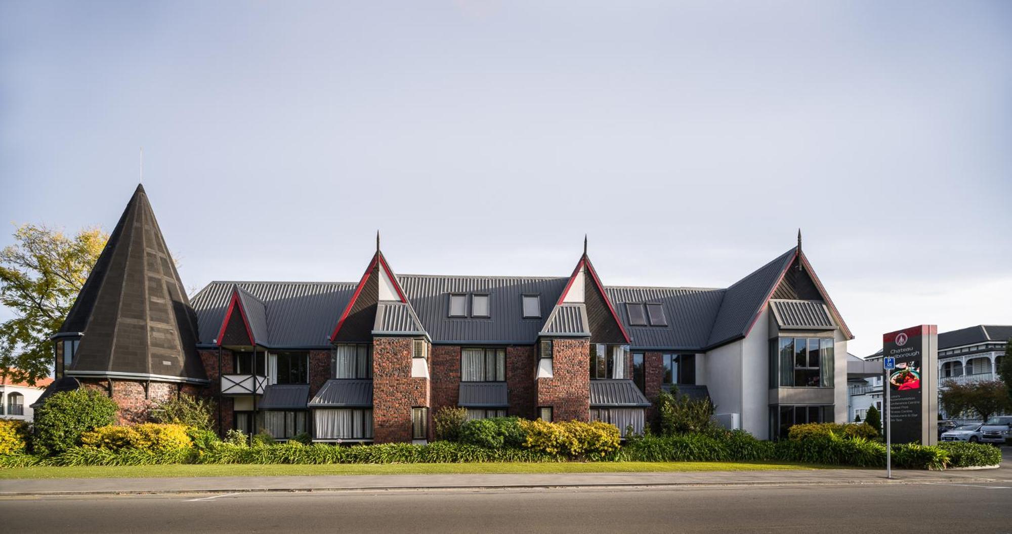 Carnmore Chateau Marlborough Blenheim Exterior foto The former school buildings, now apartments