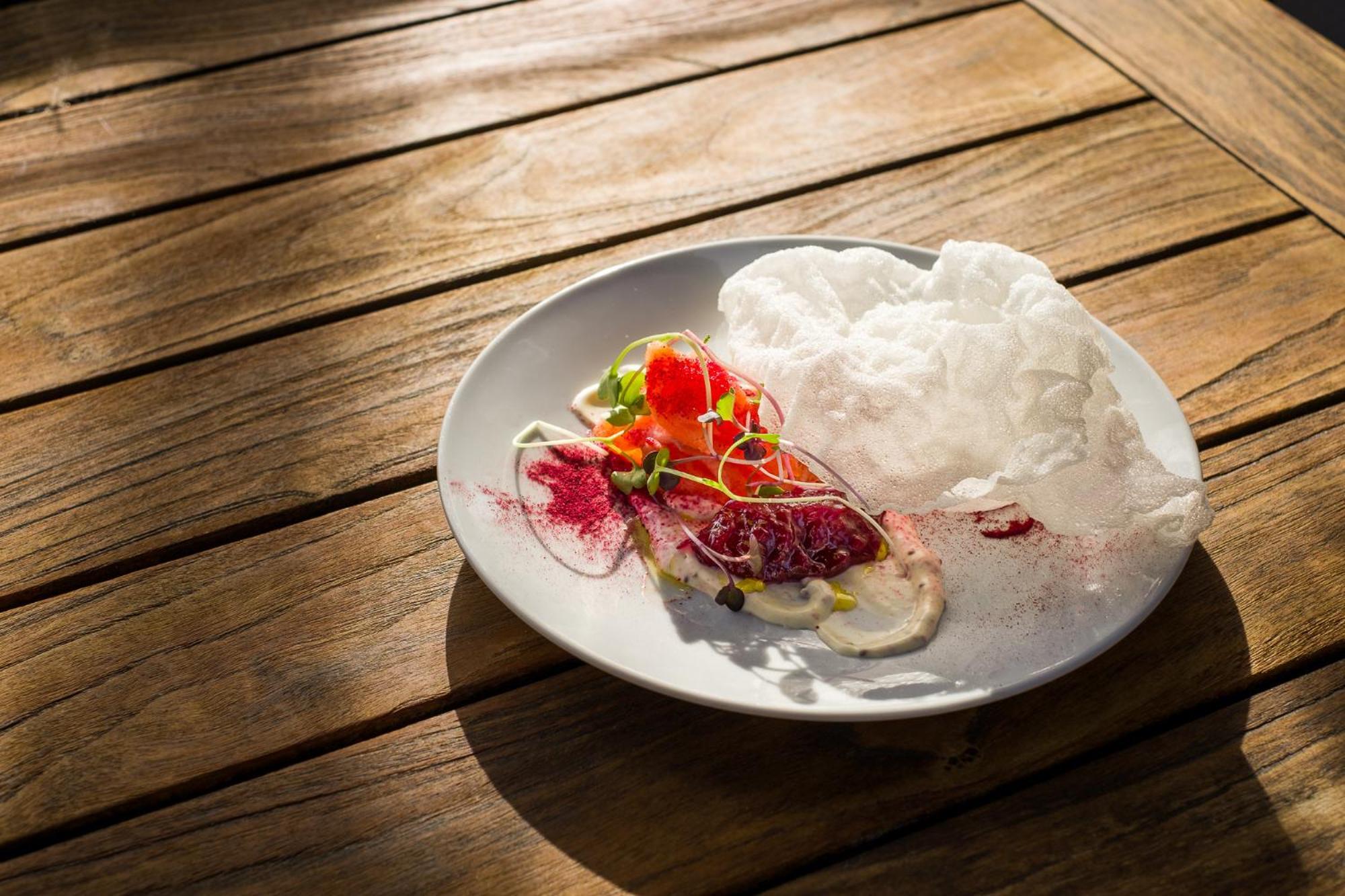 Carnmore Chateau Marlborough Blenheim Exterior foto A salad with edible flowers