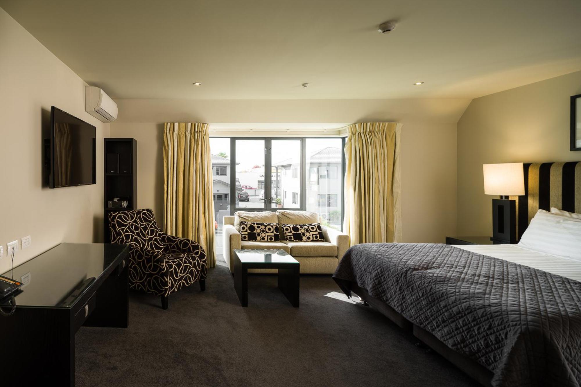 Carnmore Chateau Marlborough Blenheim Exterior foto A suite at the hotel