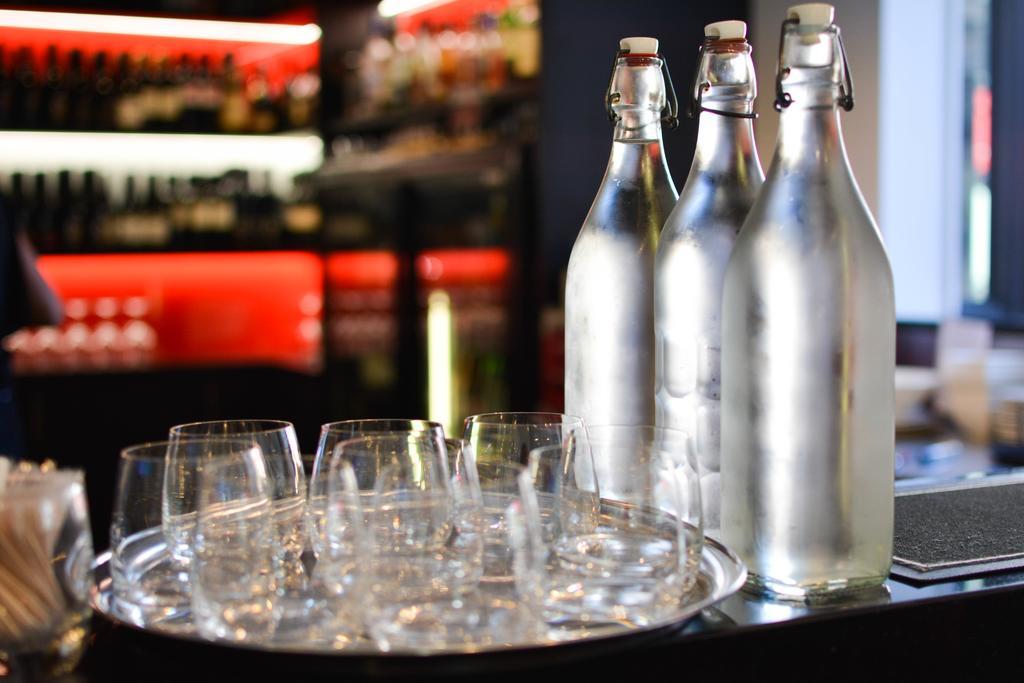 Carnmore Chateau Marlborough Blenheim Exterior foto Bottles of water